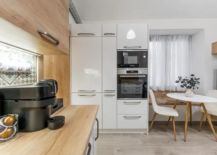 Your Alzbetina شقة *