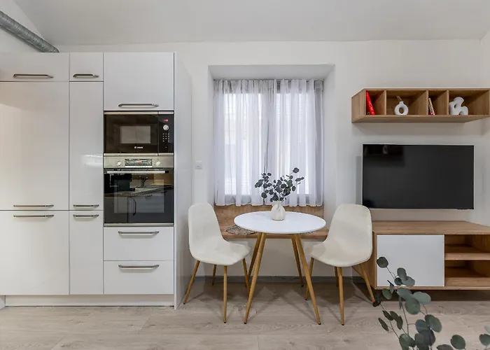 Your Alzbetina شقة كَشّا